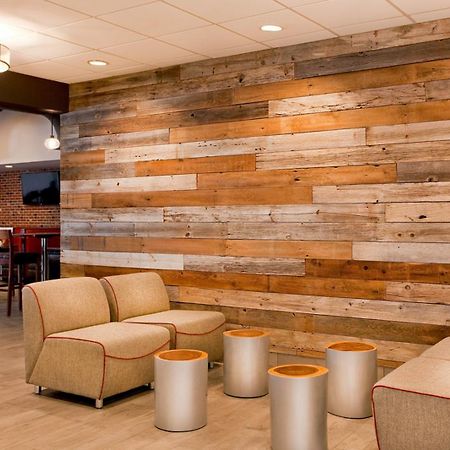 Four Points By Sheraton Cleveland Airport Интерьер фото